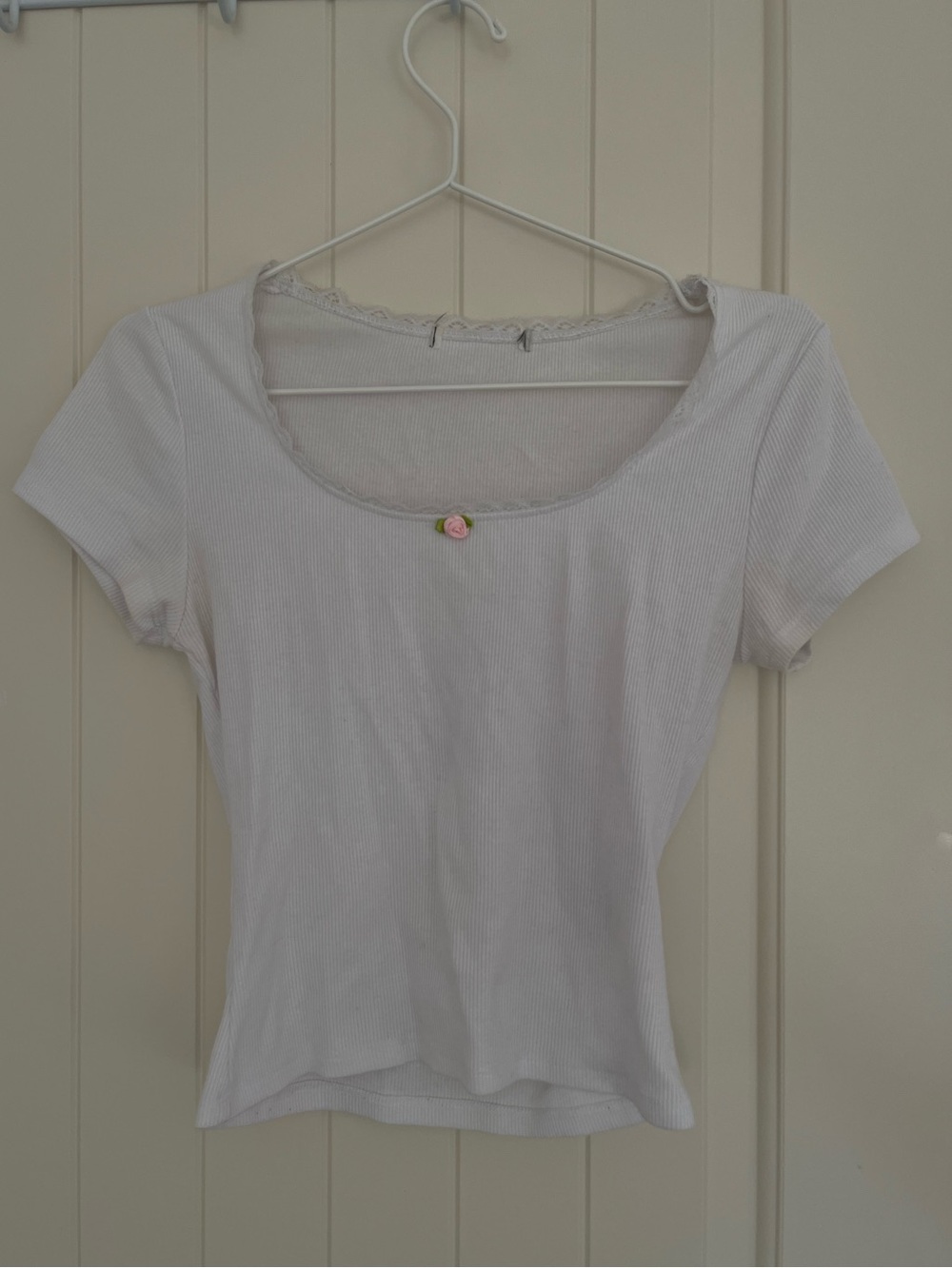 Brandy Melville white lace neck trim white top with rose